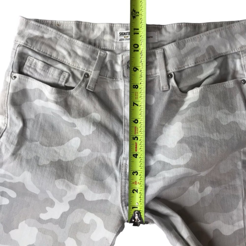 LEVI STRAUSS Signatrue Mid-Rise Capri WhiteGray Camo Camouflage Sz Women's W27 - Picture 9 of 11